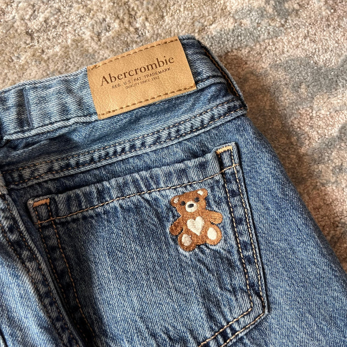 Abercrombie Kids Low Rise Baggy Jeans Embroidered Teddy Bear 5/6 Long