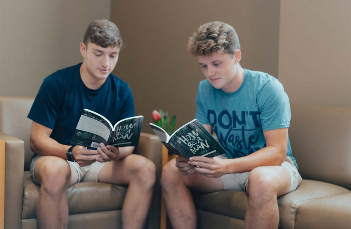 How to Be a Man: Pursuing Christ-centered Masculinity [Student Edition]