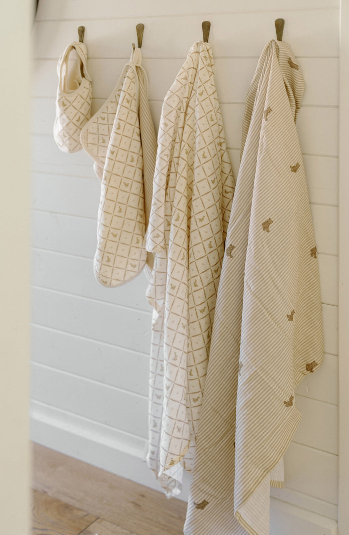Oilo Bear & Butter Yellow Duck Muslin Swaddle Blanket Set