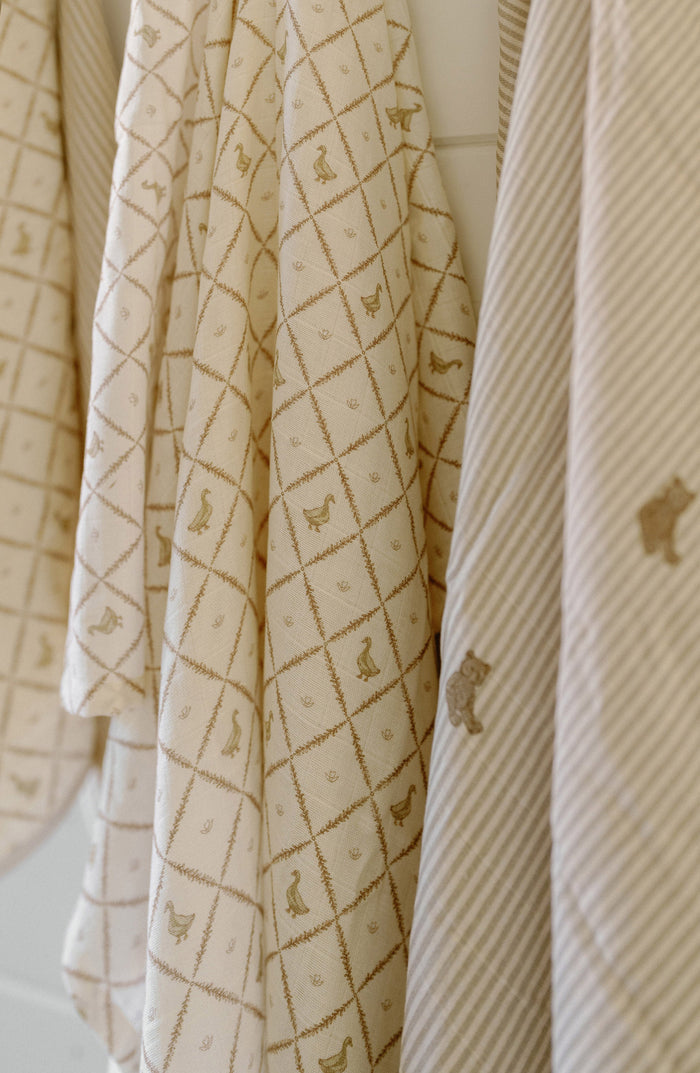 Oilo Bear & Butter Yellow Duck Muslin Swaddle Blanket Set
