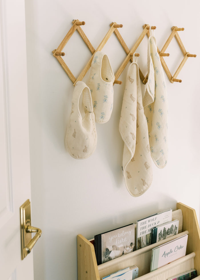 Oilo Bunny & Lily of the Valley Premium Muslin Bib 2-Pack