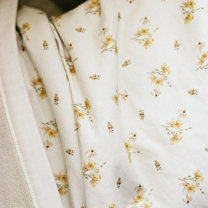 Oilo Dainty Floral Cuddle Blanket