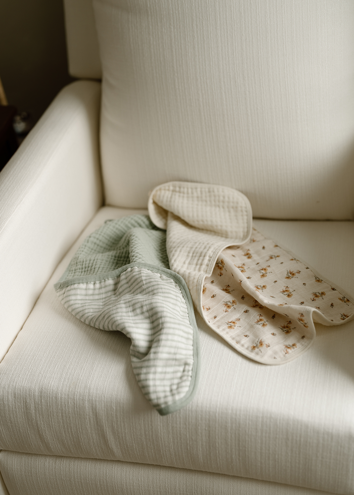 Oilo Dainty Floral & Sea Moss Sage Green Stripe Muslin Burp Cloth 2-Pack