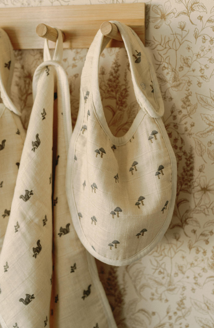 Oilo Squirrel & Mushroom Premium Muslin Bib 2-Pack